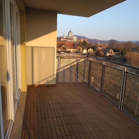 Apartmán One To One Štúrovo Esterno foto